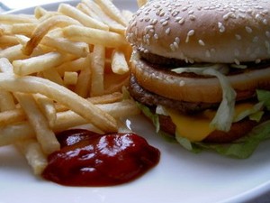 Cara Sehat Makan Junk Food