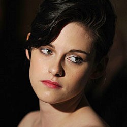 Gara-gara Twilight, Naluri Keibuan Kristen Stewart Muncul