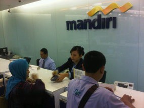 Kredit Bank Mandiri Tumbuh 26% di Semester I-2011