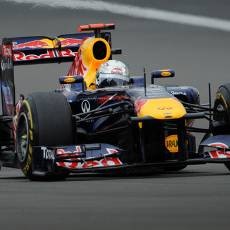 Vettel Puncaki Latihan Terakhir