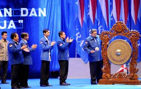 Menuding Partai Lain di Balik Nazaruddin, Kader PD Rapuh 