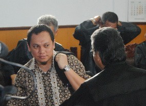 Gayus Bingung Hadapi Banyak Dakwaan