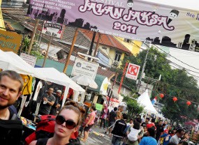 Kesederhanaan Global dari Festival Jalan Jaksa