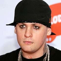 Benji Good Charlotte Penuhi Janji Nyanyikan Lagu SM*SH