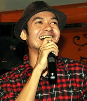 Puasa di Lokasi Syuting, Dude Herlino Kerja Sambil Ibadah