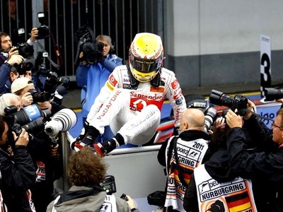 Hamilton Menang, Vettel Absen di Podium