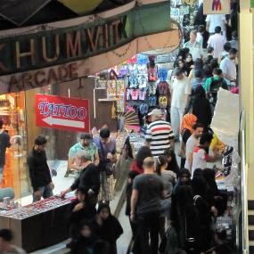 Jalan-jalan Malam di Shukumvit Bangkok