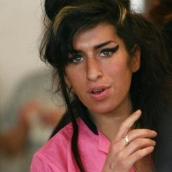 Amy Winehouse Dimakamkan Hari Ini