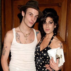Amy Winehouse Pernah Nyaris Mati di Pelukan Mantan Suami