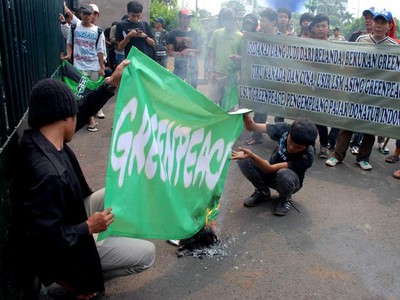 HMI Demo Keberadaan Greenpeace