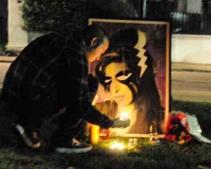 Jenazah Amy Winehouse Dikremasi