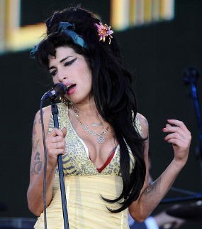 Album Ketiga Amy Winehouse Belum Selesai