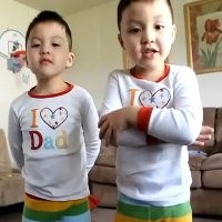 Aksi Bocah Kembar Ramaikan YouTube 