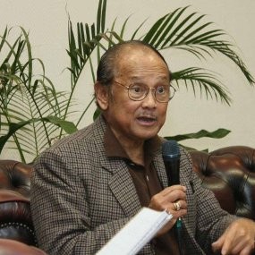  Habibie: Never be a Hero!