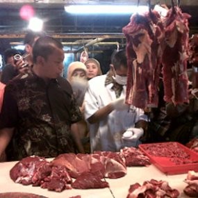 Harga Daging Ayam dan Sapi Mulai Meroket