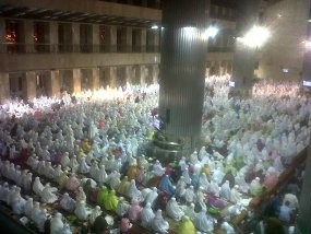 Ribuan Orang Ikuti Tarawih Perdana di Masjid Istiqlal