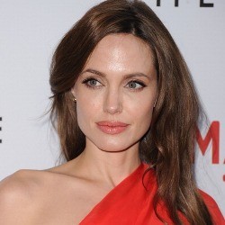 Angelina Jolie Mulai Tak Tertarik Akting