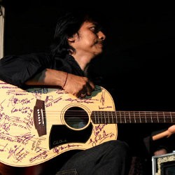 Dewa Budjana Ingin Dirikan Museum Gitar