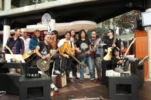 Sembilan Gitaris Terkemuka Syuting Video bagi Gerakan 1000 Gitar untuk Anak Indonesia
