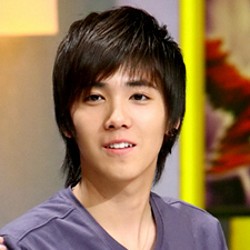 Lee Hongki FT Island Senang Pakai Nail Art