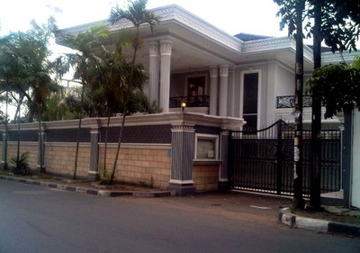 KPK Geledah Rumah Nazaruddin