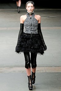 Alexander McQueen, Fall/Winter 2011. Paris Fashion Week 2011. [dok. Alexander McQueen]