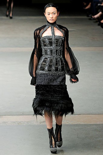 Alexander McQueen, Fall/Winter 2011. Paris Fashion Week 2011. [dok. Alexander McQueen]