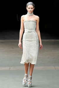 Alexander McQueen, Fall/Winter 2011. Paris Fashion Week 2011. [dok. Alexander McQueen]