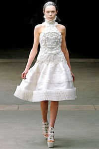Alexander McQueen, Fall/Winter 2011. Paris Fashion Week 2011. [dok. Alexander McQueen]