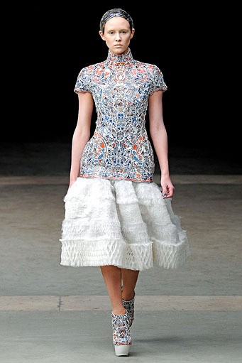 Alexander McQueen, Fall/Winter 2011. Paris Fashion Week 2011. [dok. Alexander McQueen]