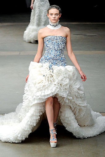 Alexander McQueen, Fall/Winter 2011. Paris Fashion Week 2011. [dok. Alexander McQueen]