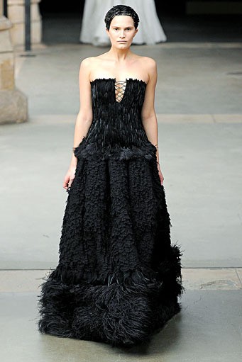 Alexander McQueen, Fall/Winter 2011. Paris Fashion Week 2011. [dok. Alexander McQueen]