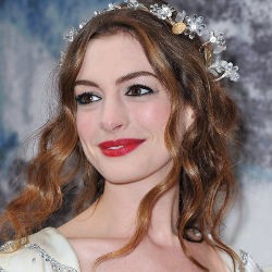 Anne Hathaway Gagal Pertahankan Status Jomblo