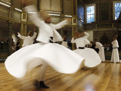 Tarian Kaum Sufi Sebelum Berbuka Puasa