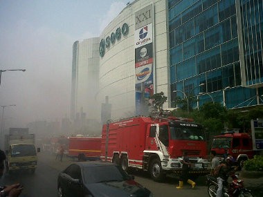 24 Jam Berkobar, Api di Mal Emporium Pluit Akhirnya Padam