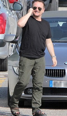 Ketika Bono U2 Menunjukkan Sisi Feminin