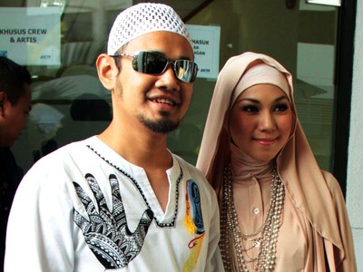 Pasangan Pengantin Baru Ustad Guntur Bumi & Puput Melati