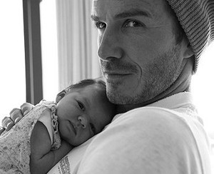 Victoria Beckham Pamer Foto Terbaru Harper Seven