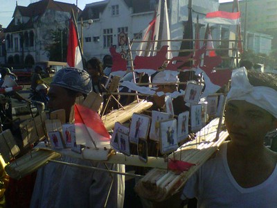 Arek-arek Suroboyo Ruwat Jembatan Merah