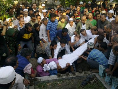 Almarhum Rusdy Bahalwan Dimakamkan
