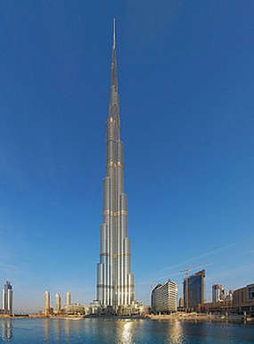 Muslim di Lantai Atas Burj Khalifa Berpuasa Lebih lama