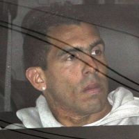 Sudah di Manchester, Masa Depan Tevez Masih Belum Jelas