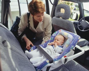 Waspadai Bahaya Zat Kimia di Car Seat Anak!