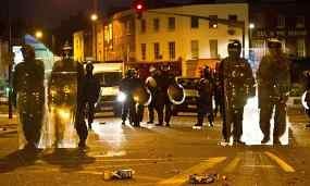 Tak Hanya Polisi, Jurnalis Inggris pun Ikut Jadi Sasaran Perusuh