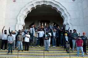 Warga London Turun ke Jalan Amankan Lingkungan dari Perusuh 