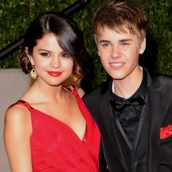 Wow! Justin Bieber & Selena Gomez Bugil Bareng