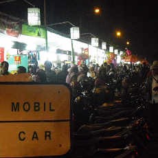 Ngabuburit di Masjid Al Akbar Tersedia Kuliner Hingga Fashion