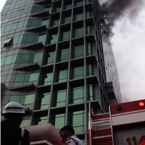 Outlet Asuransi Adira Berjalan Normal Pasca Kebakaran Kantor Pusat