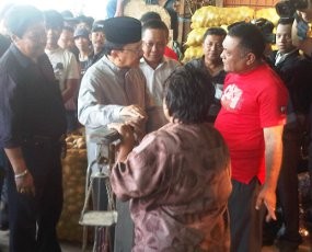 Sidak ke Pasar Induk Kramat Jati, Foke Bersin-bersin