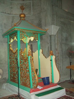 Wow! Mimbar Kayu 112 Tahun Persembahan Sultan Siak Masih Utuh
